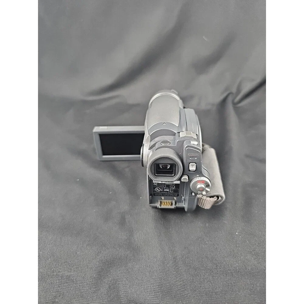 Hitachi dz-gx5080a DVD Camcorder, With Accessories Tested Working Needs Battery
